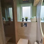 Cozy Newly Renovated Tiny House Near Сasa de vacaciones *