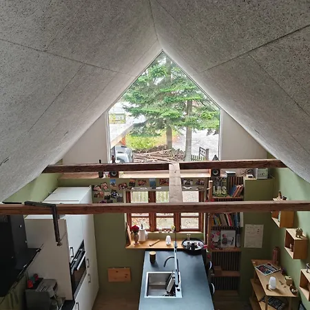 Cozy Newly Renovated Tiny House Near