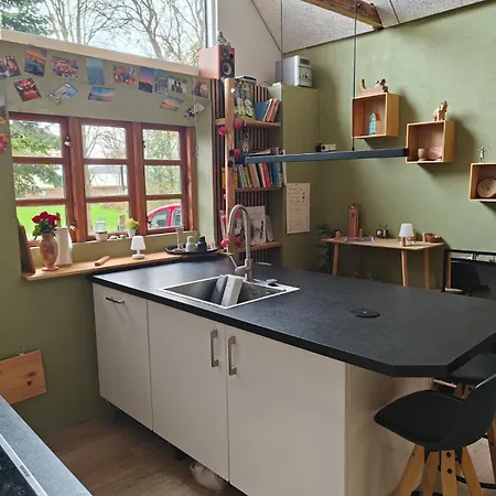 Cozy Newly Renovated Tiny House Near